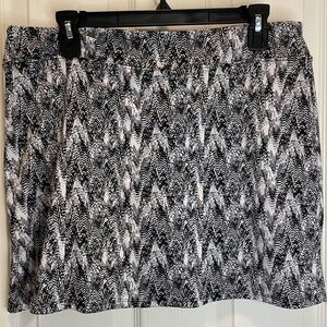 Tranquility women’s knit skort size large black and white print